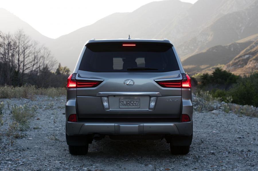  Lexus LX570 2016 года  (фото 7 из 21)
